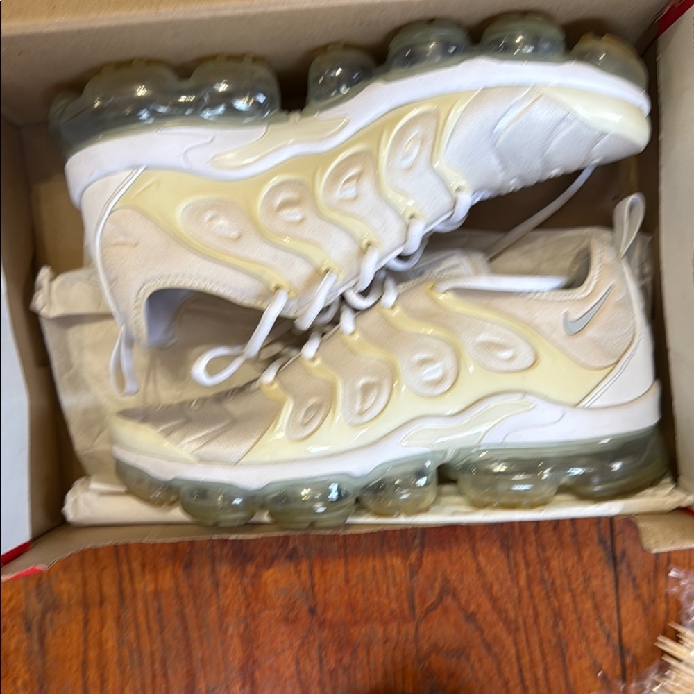 Nike VaporMax Plus in Cream and White